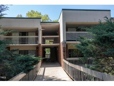 Photo one of 500 Umstead Dr # C-207 Chapel Hill NC 27516 | MLS 10021402