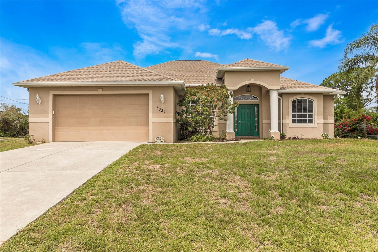 Photo one of 7027 Janette St Englewood FL 34224 | MLS A4572001