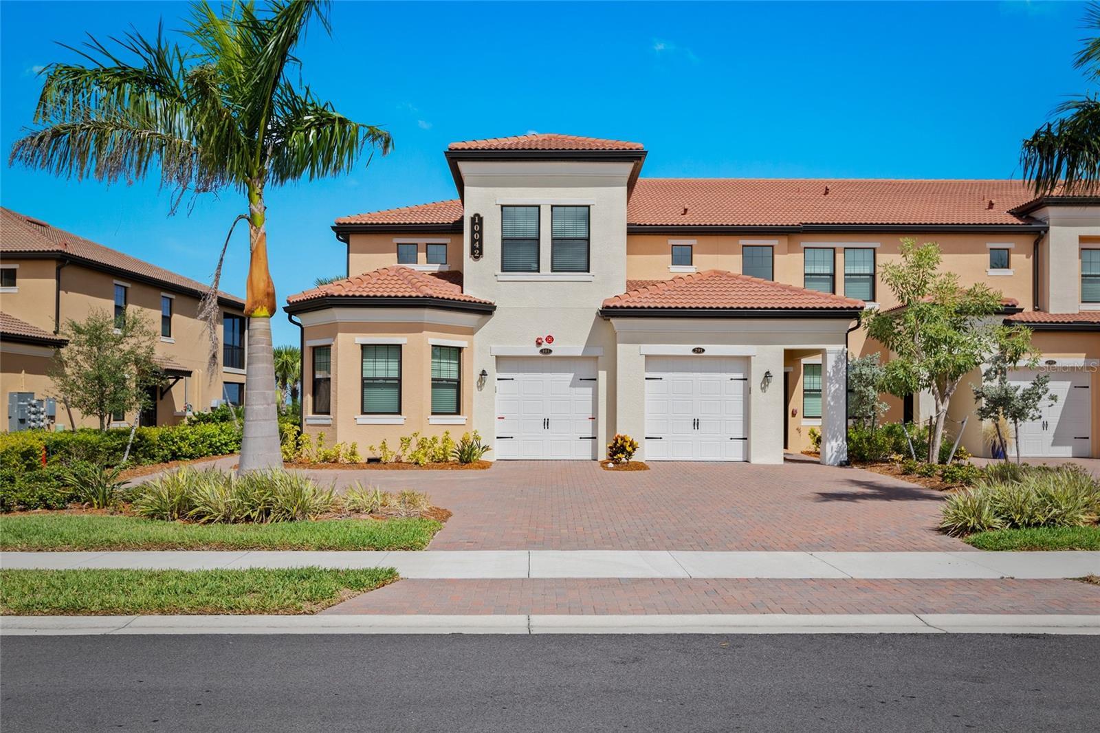 Photo one of 10042 Crooked Creek Dr # 201 Venice FL 34293 | MLS A4577175