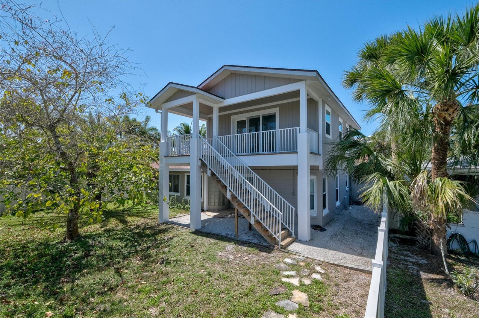 Photo one of 532 S Blvd Of The Presidents Sarasota FL 34236 | MLS A4577464