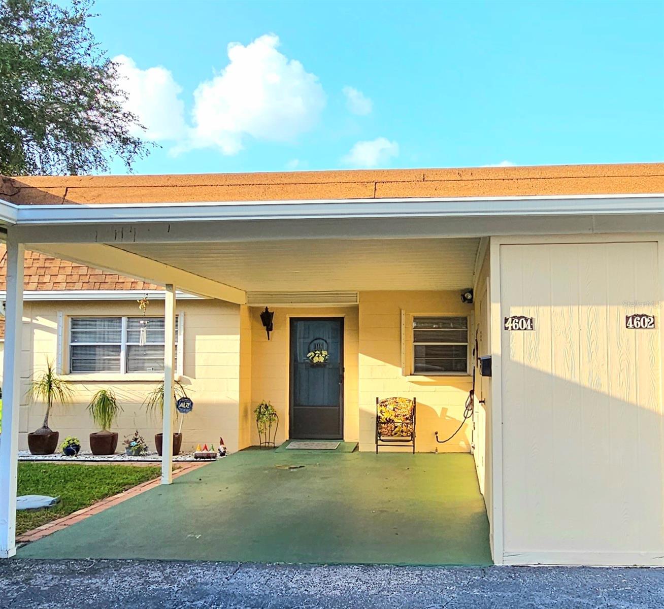 Photo one of 4604 Park Acres Dr # 96 Bradenton FL 34207 | MLS A4584580