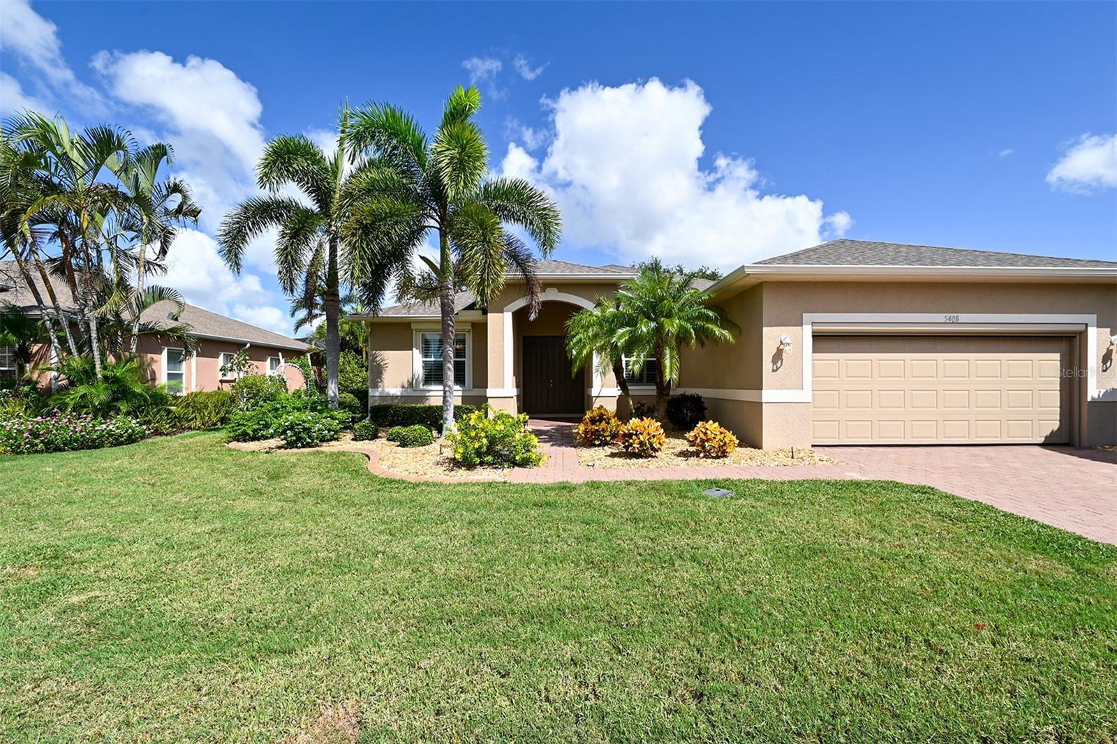 Photo one of 5408 Layton Dr Venice FL 34293 | MLS A4584885