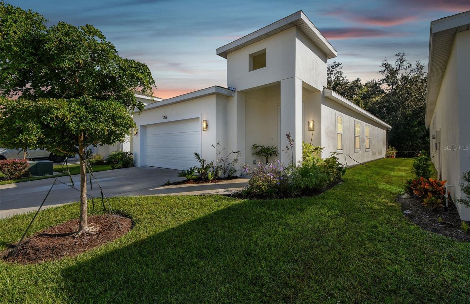 Photo one of 1782 White Orchid Ct Sarasota FL 34235 | MLS A4586783
