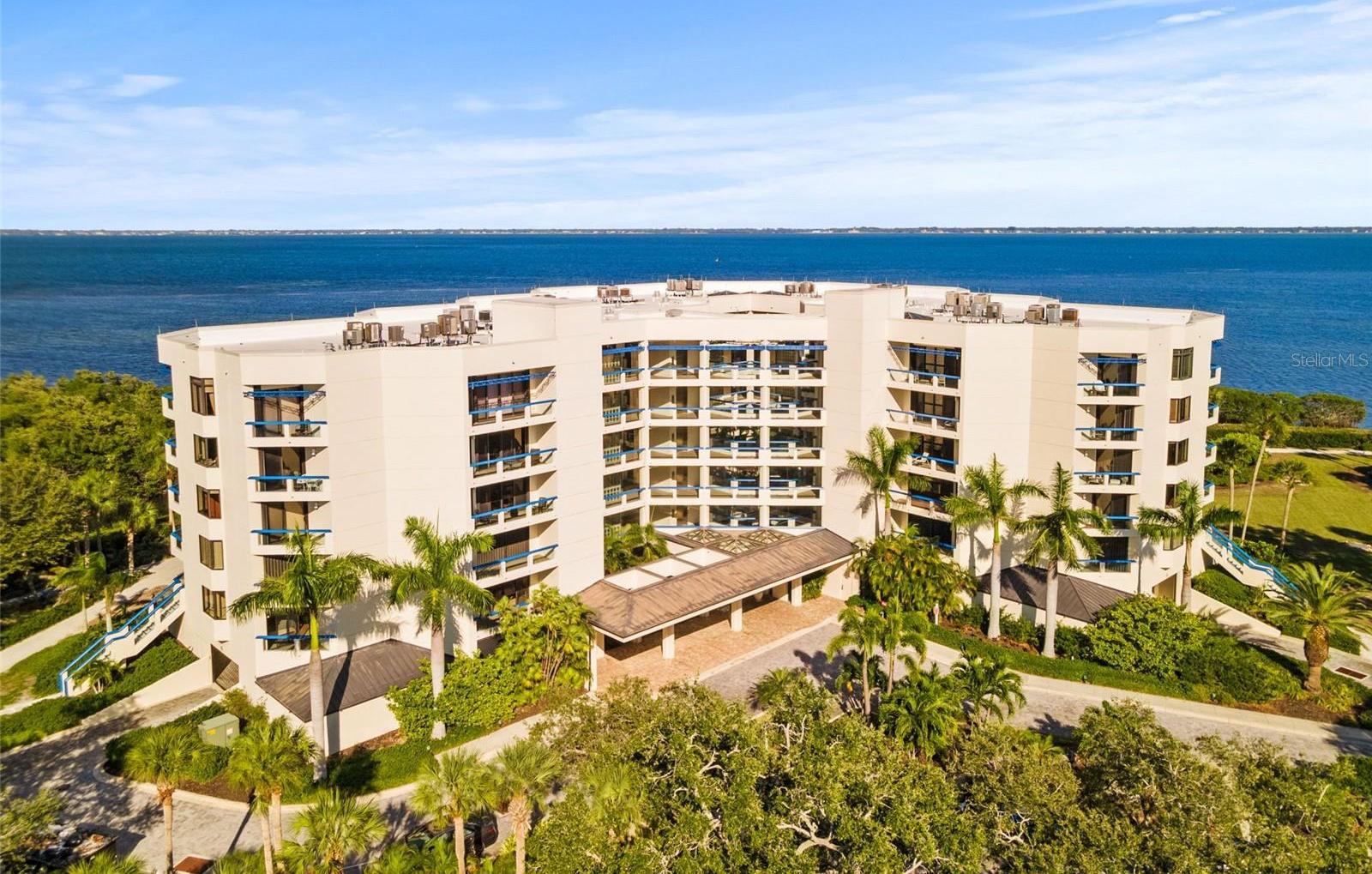 Photo one of 2120 Harbourside Dr # 623 Longboat Key FL 34228 | MLS A4588179