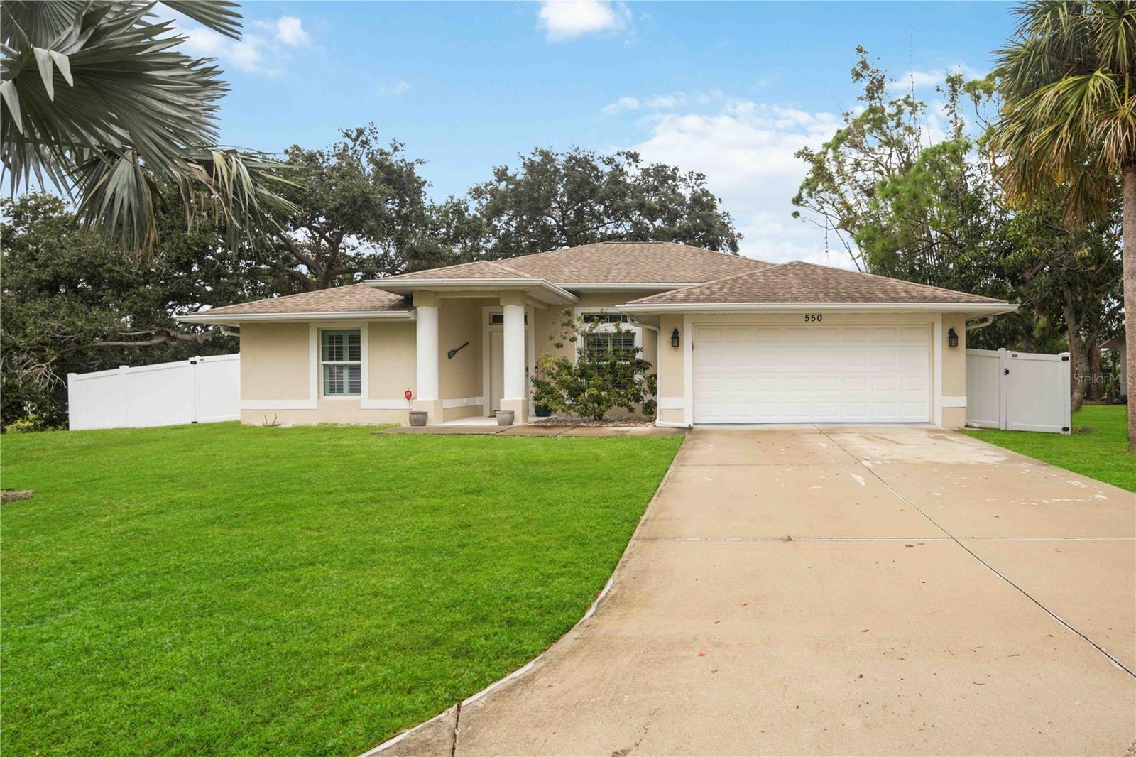 Photo one of 550 Foxglove Rd Venice FL 34293 | MLS A4589504