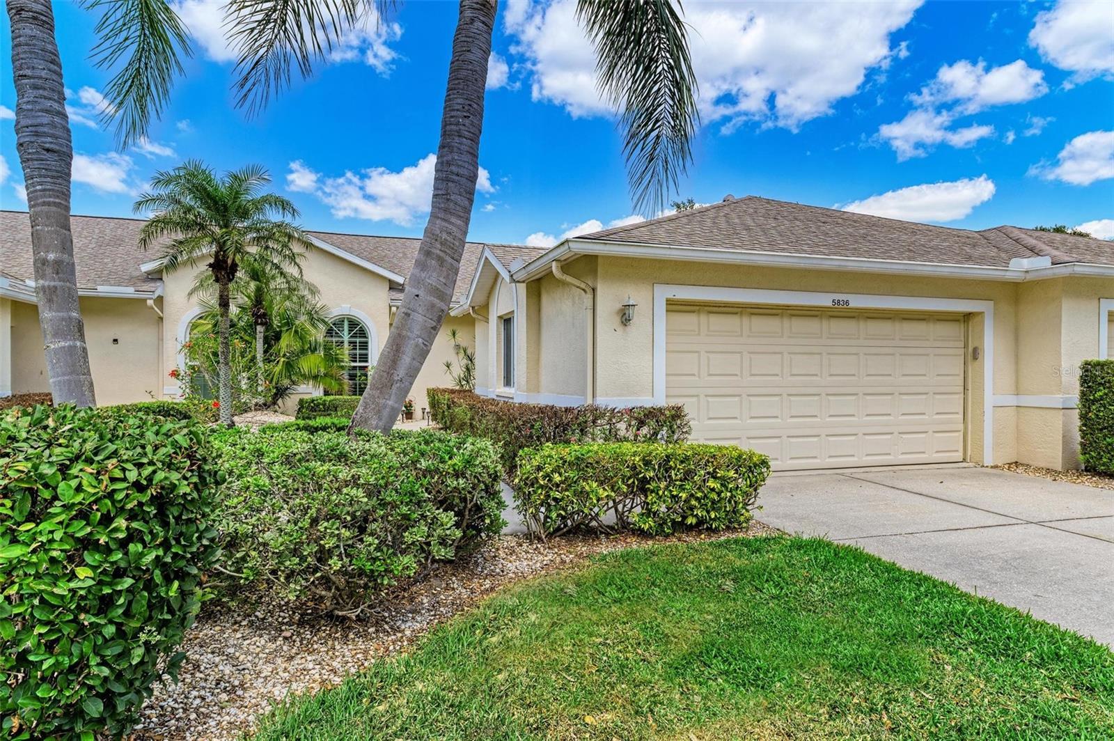 Photo one of 5836 Cottonwood St Bradenton FL 34203 | MLS A4589691