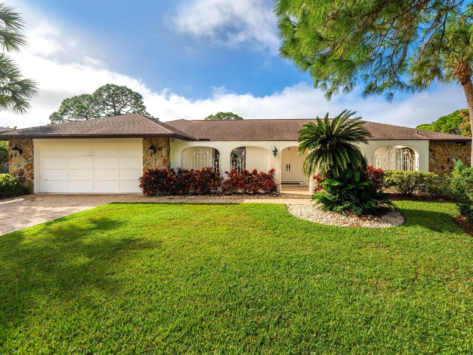 Photo one of 5232 Everwood Run Sarasota FL 34235 | MLS A4589844