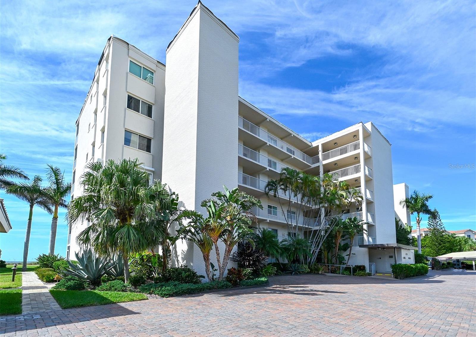 Photo one of 4825 Gulf Of Mexico Dr # 206 Longboat Key FL 34228 | MLS A4590177