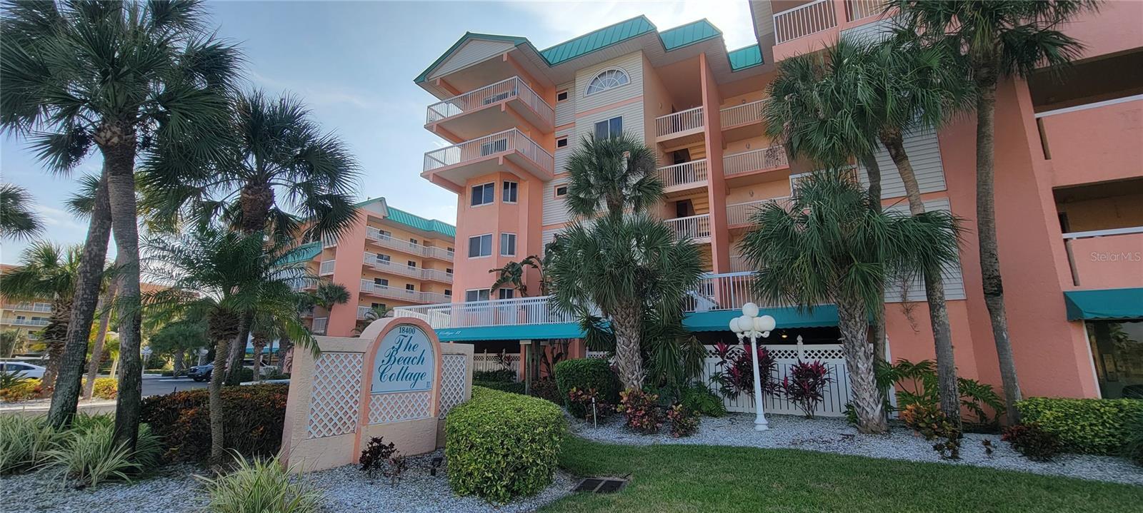 Photo one of 18400 Gulf Blvd # 1104 Indian Shores FL 33785 | MLS A4590527
