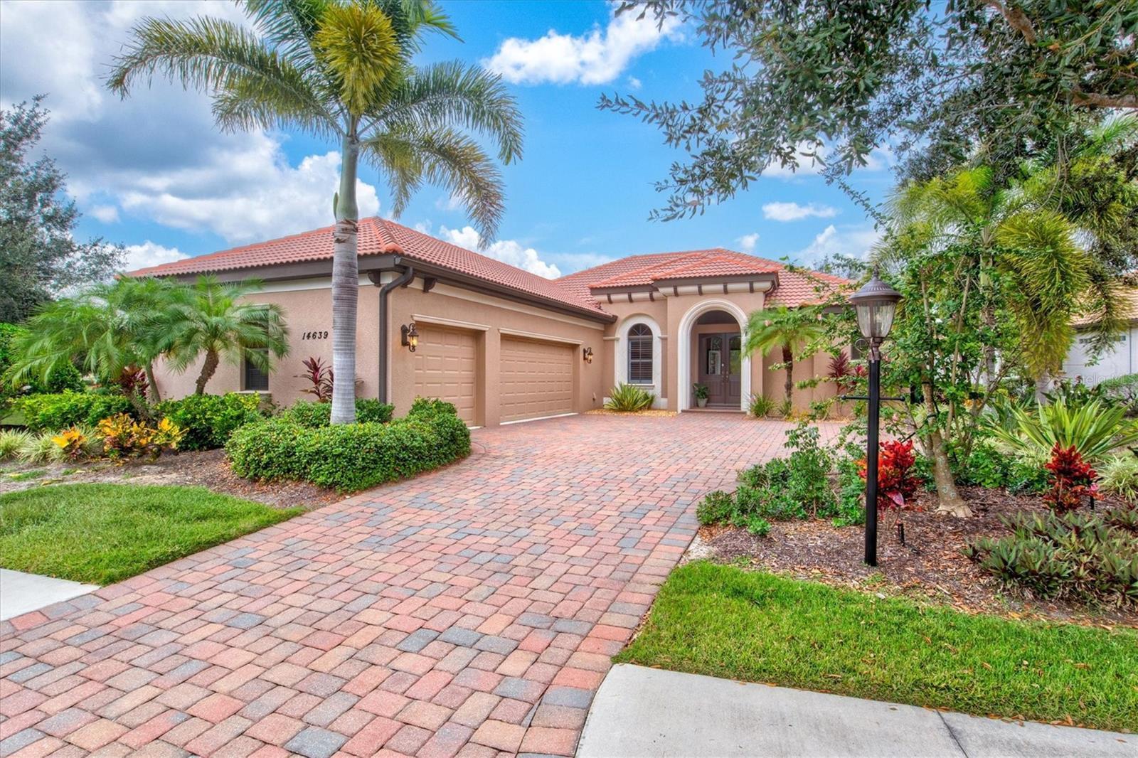 Photo one of 14639 Newtonmore Ln Lakewood Ranch FL 34202 | MLS A4590617