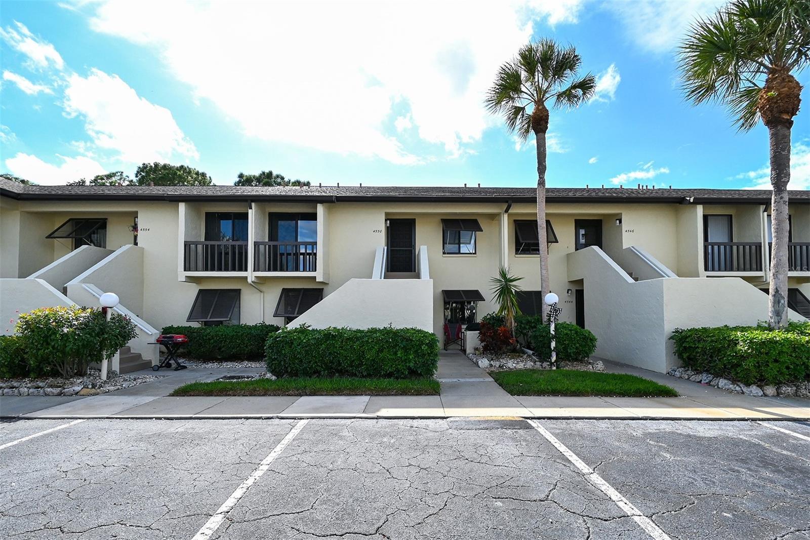Photo one of 4550 Longwater Chase # 46 Sarasota FL 34235 | MLS A4591325