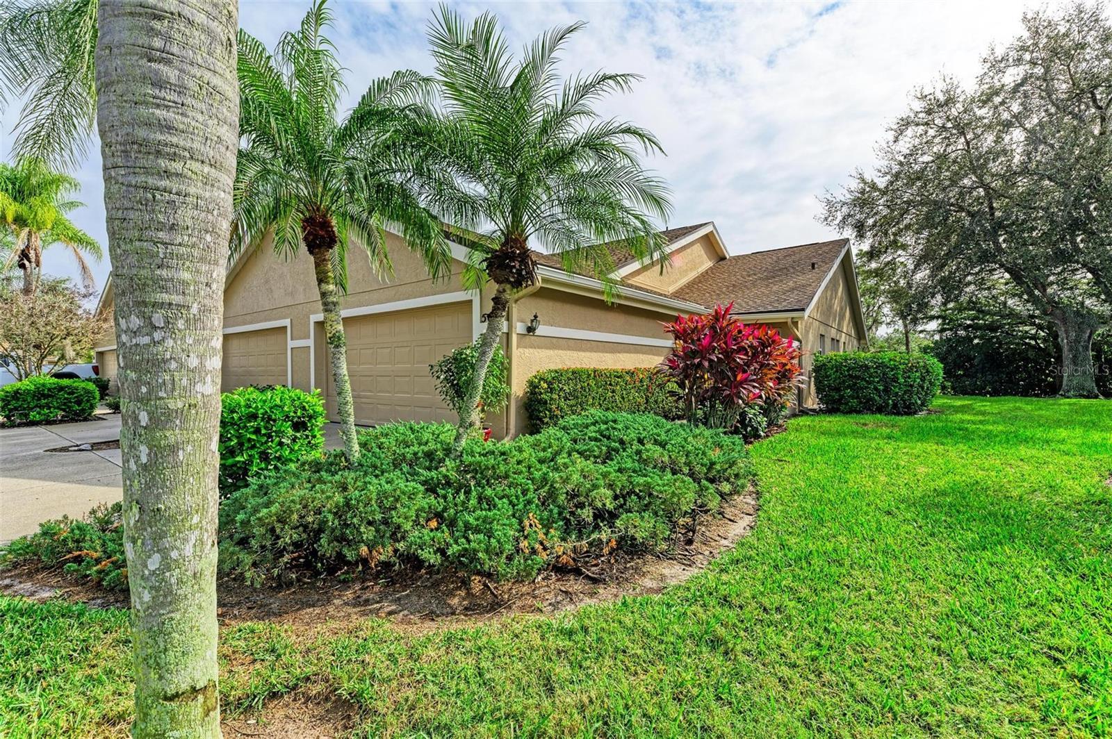 Photo one of 5619 Monte Rosso Rd # 5619 Sarasota FL 34243 | MLS A4593950