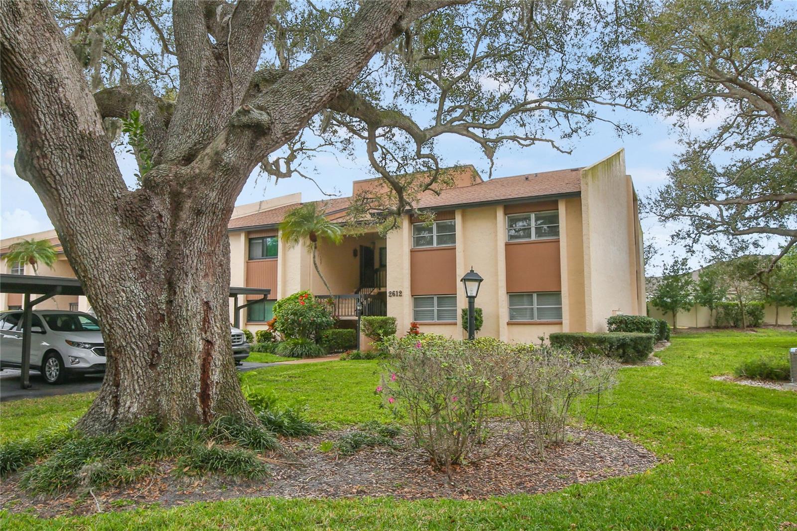 Photo one of 2612 Clubhouse Dr # 204 Sarasota FL 34232 | MLS A4597095