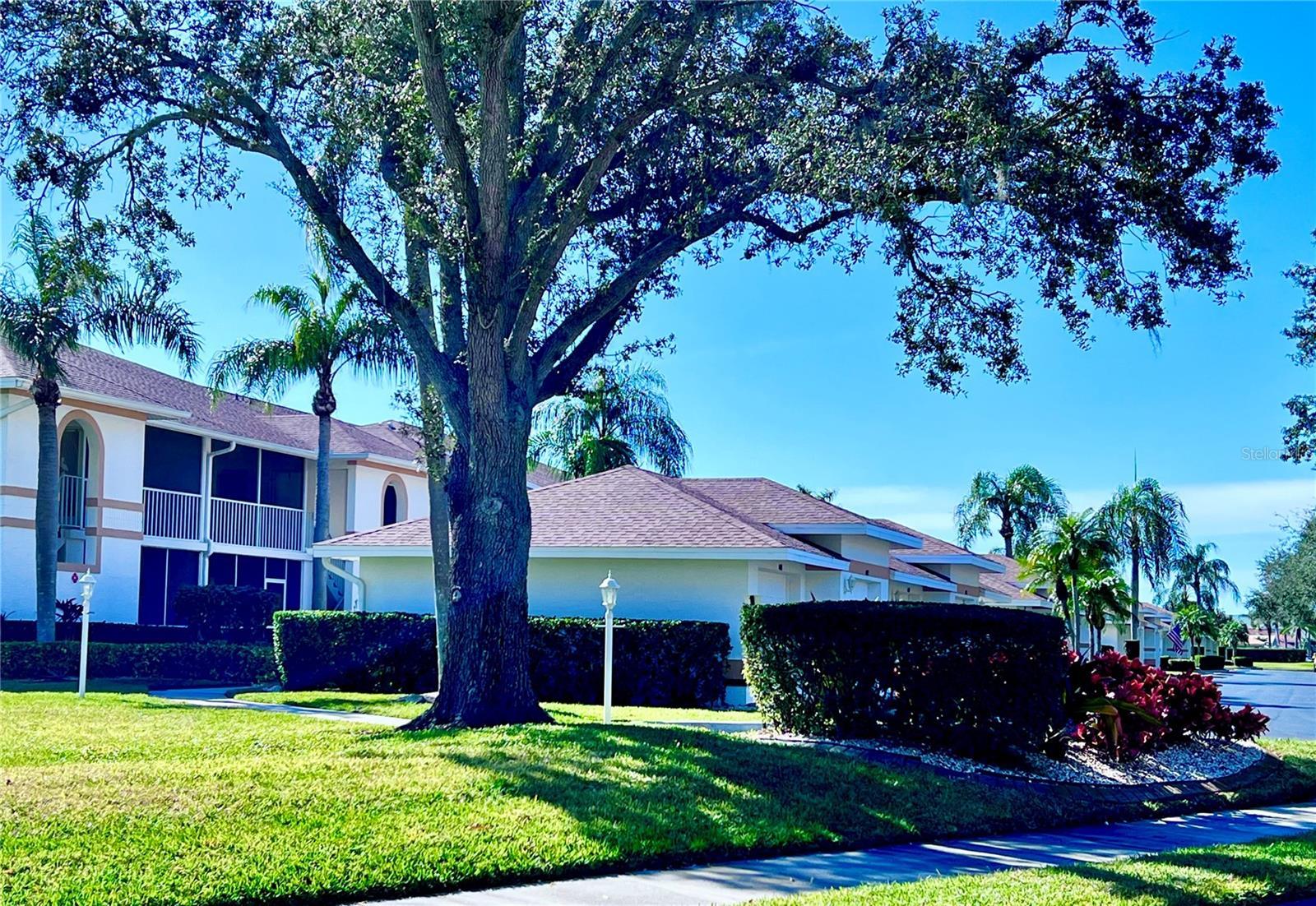 Photo one of 6912 Drewrys Blf # 602 Bradenton FL 34203 | MLS A4597964