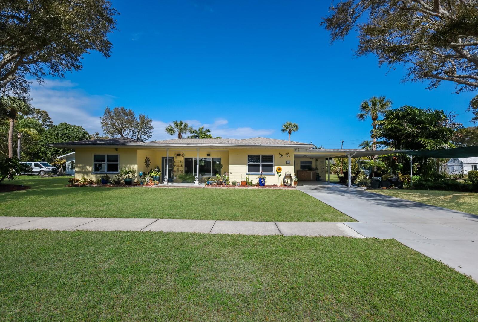 Photo one of 815 Patterson Dr Sarasota FL 34234 | MLS A4598437
