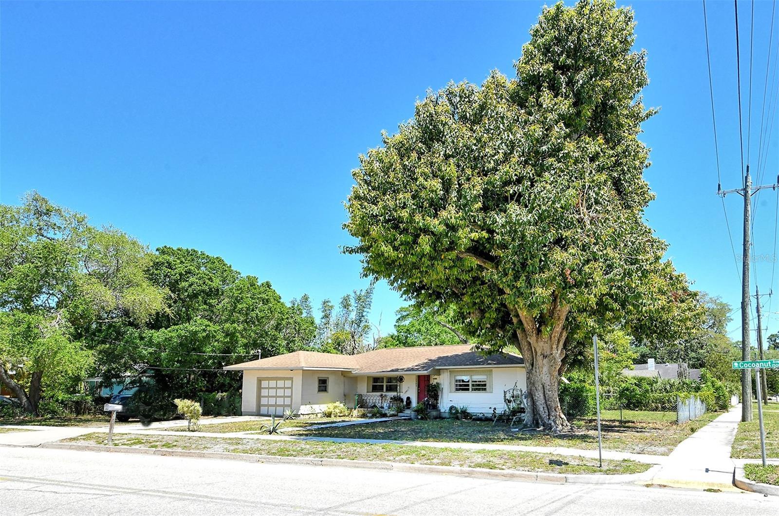 Photo one of 1504 Cocoanut Ave Sarasota FL 34236 | MLS A4598988