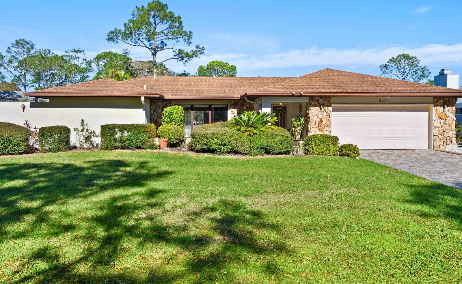 Photo one of 5127 Everwood Run Sarasota FL 34235 | MLS A4599010