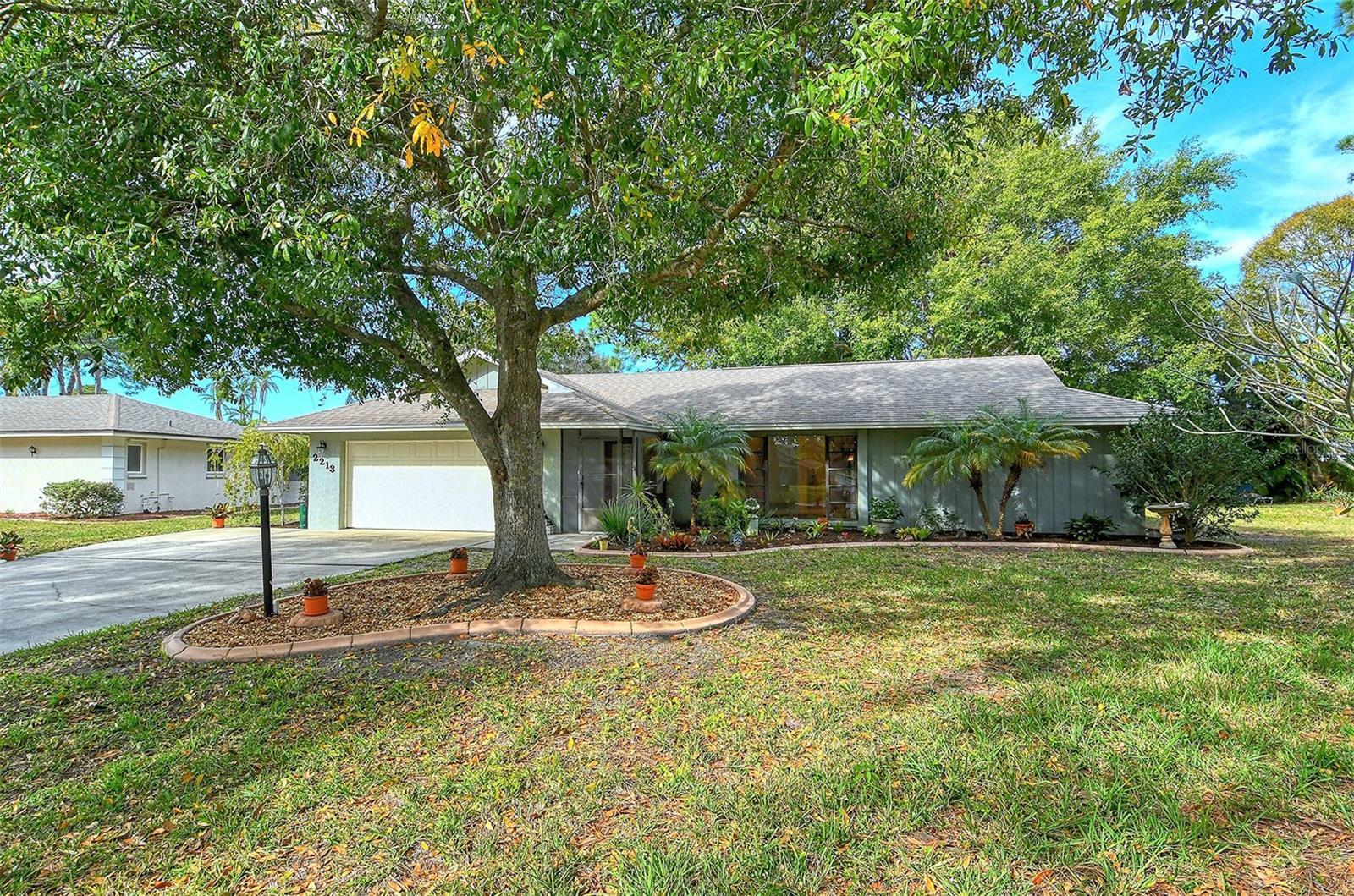 Photo one of 2213 Pine View Cir Sarasota FL 34231 | MLS A4599266