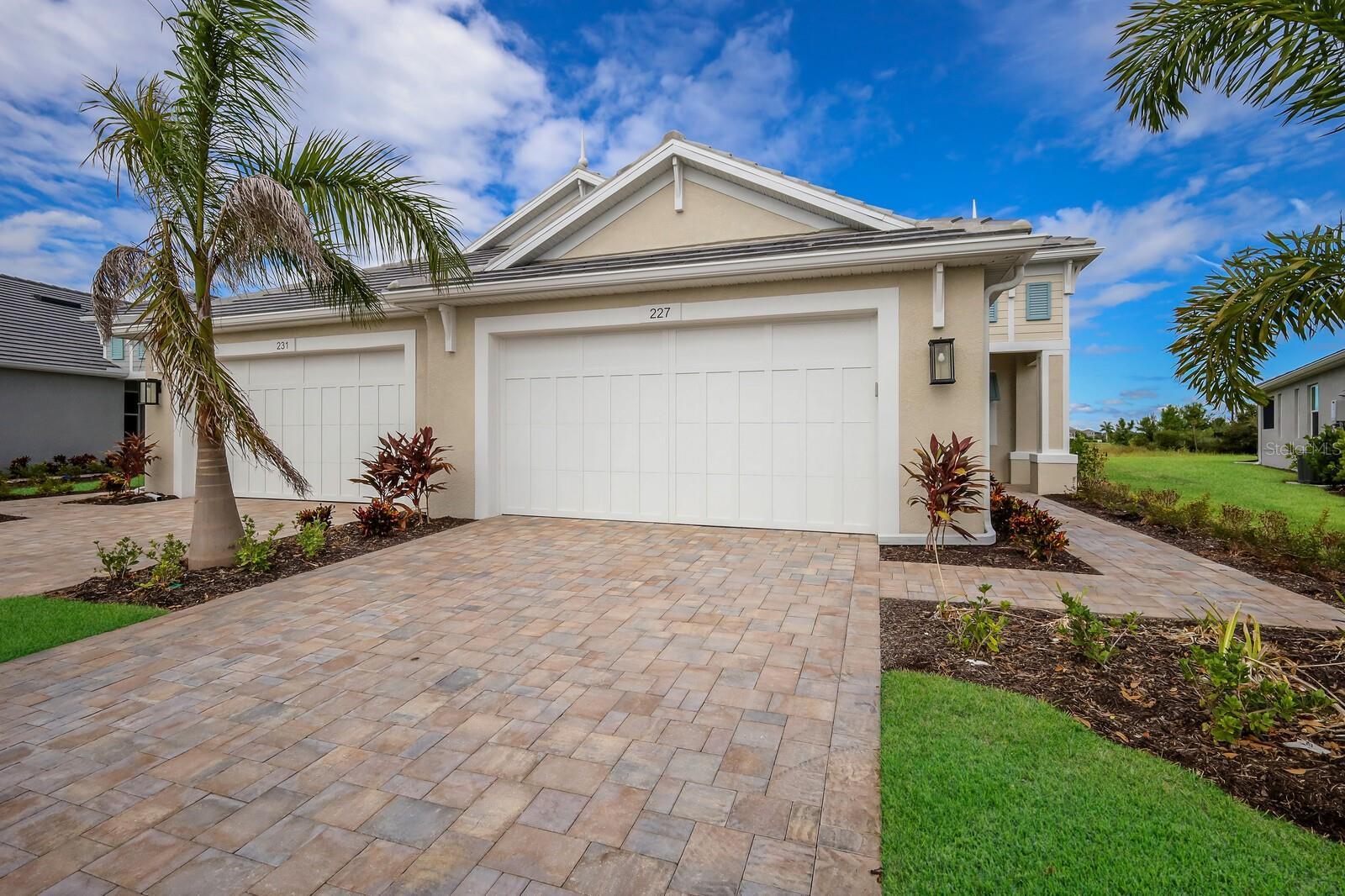 Photo one of 227 Okeeffe Cir Bradenton FL 34212 | MLS A4600214