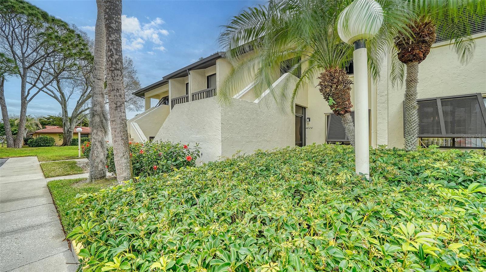 Photo one of 4624 Longwater Chase # 87 Sarasota FL 34235 | MLS A4600330