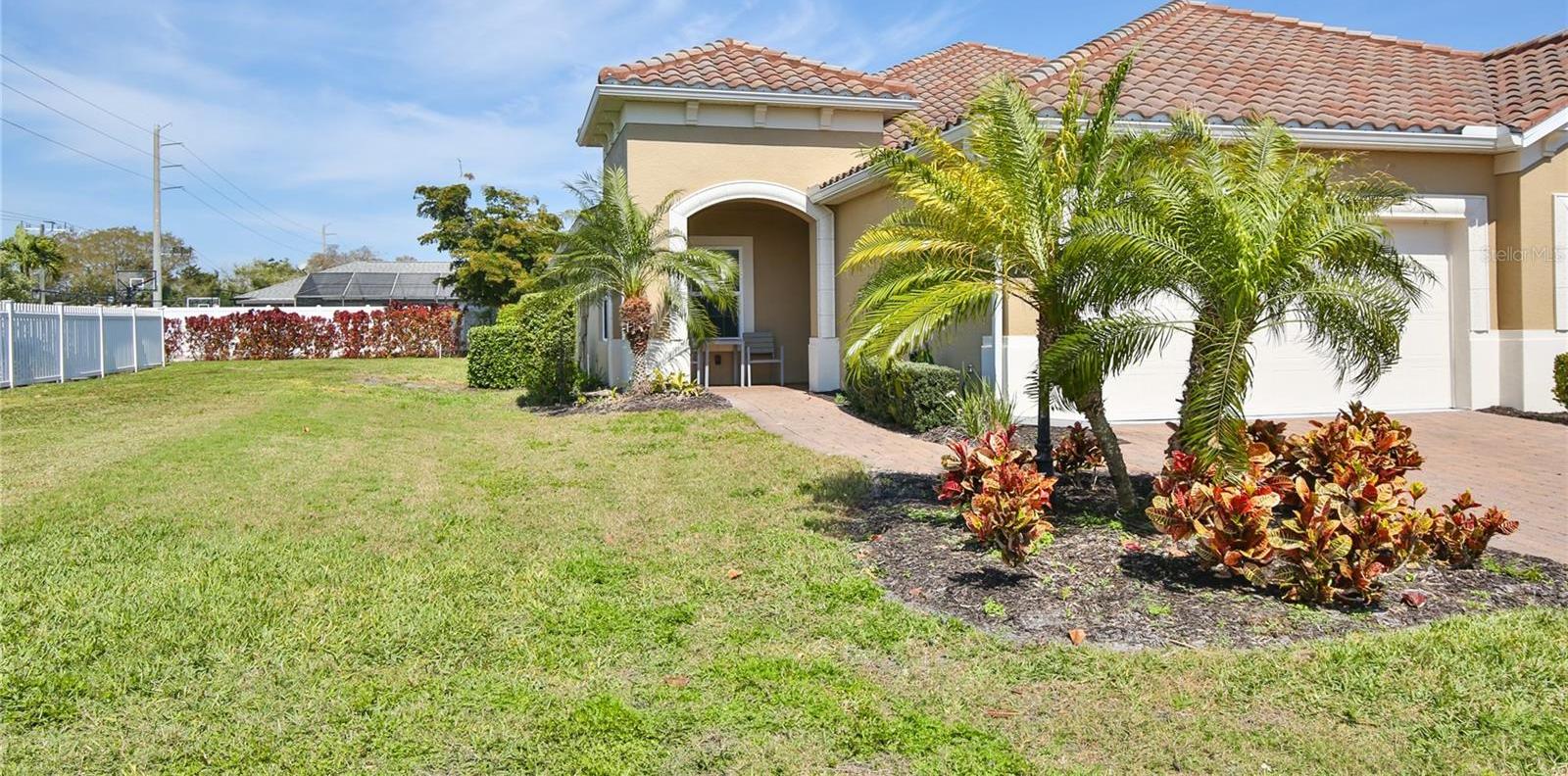 Photo one of 7016 Playa Bella Dr Bradenton FL 34209 | MLS A4600733