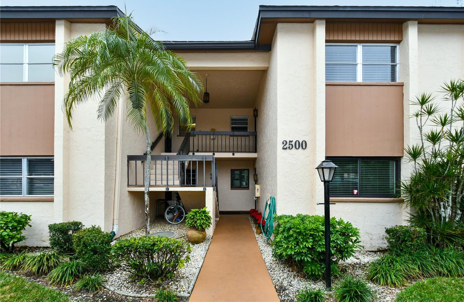 Photo one of 2500 Clubhouse Cir # 204 Sarasota FL 34232 | MLS A4600869