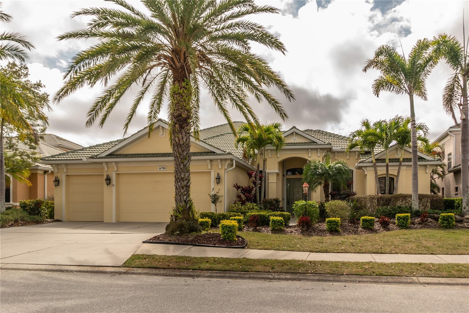 Photo one of 14708 Sundial Pl Lakewood Ranch FL 34202 | MLS A4602192