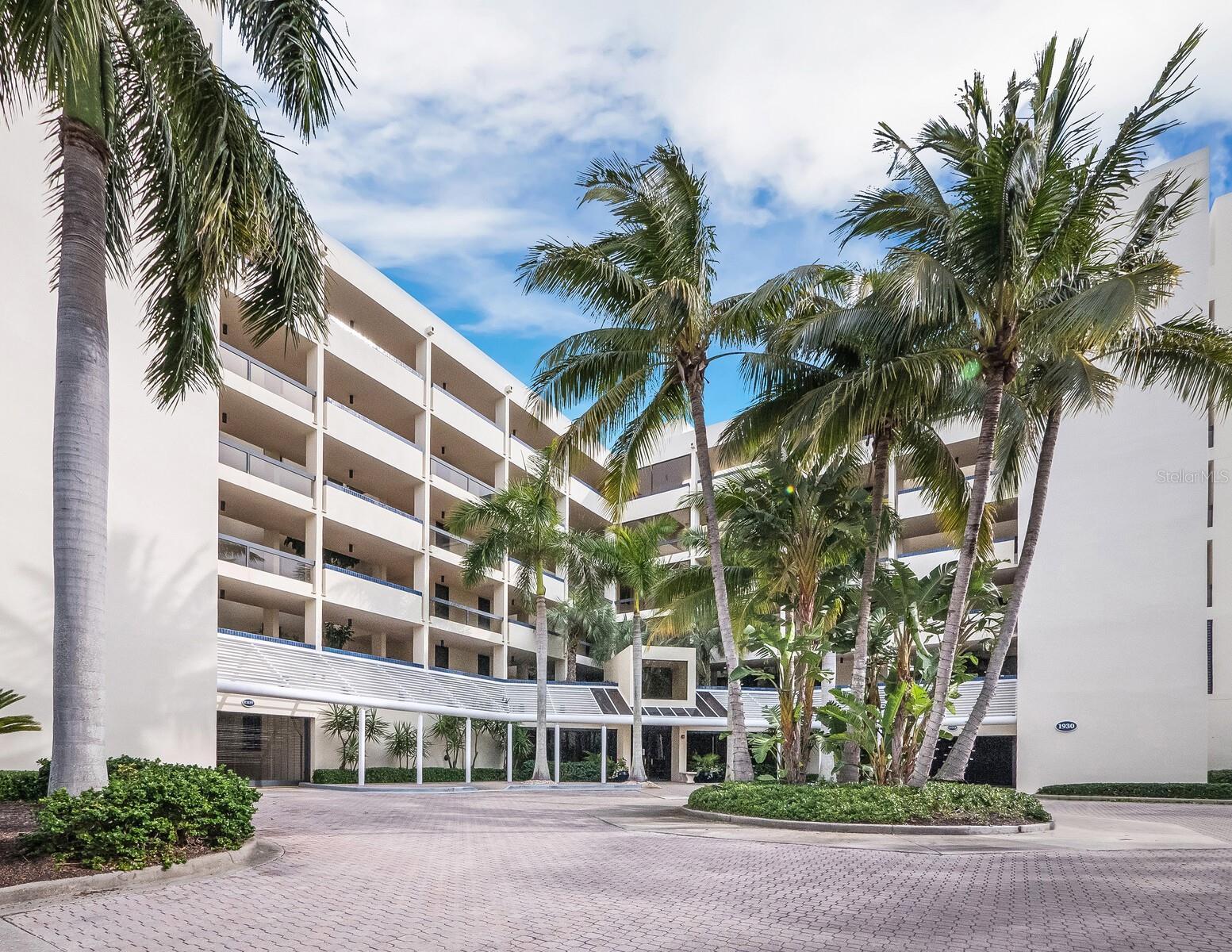 Photo one of 1930 Harbourside Dr # 111 Longboat Key FL 34228 | MLS A4603469