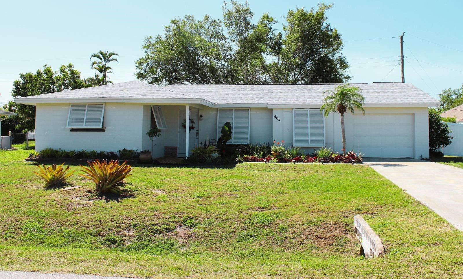 Photo one of 404 Clover Rd Venice FL 34293 | MLS A4604506