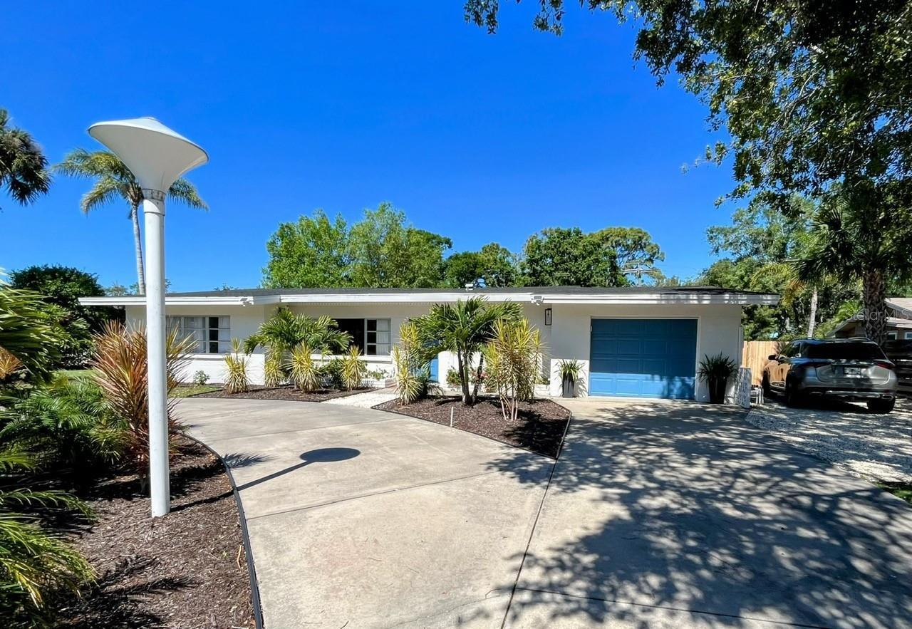 Photo one of 703 Whitfield Ave Sarasota FL 34243 | MLS A4605320