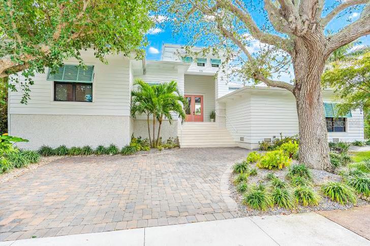 Photo one of 328 Monroe Dr Sarasota FL 34236 | MLS A4605456