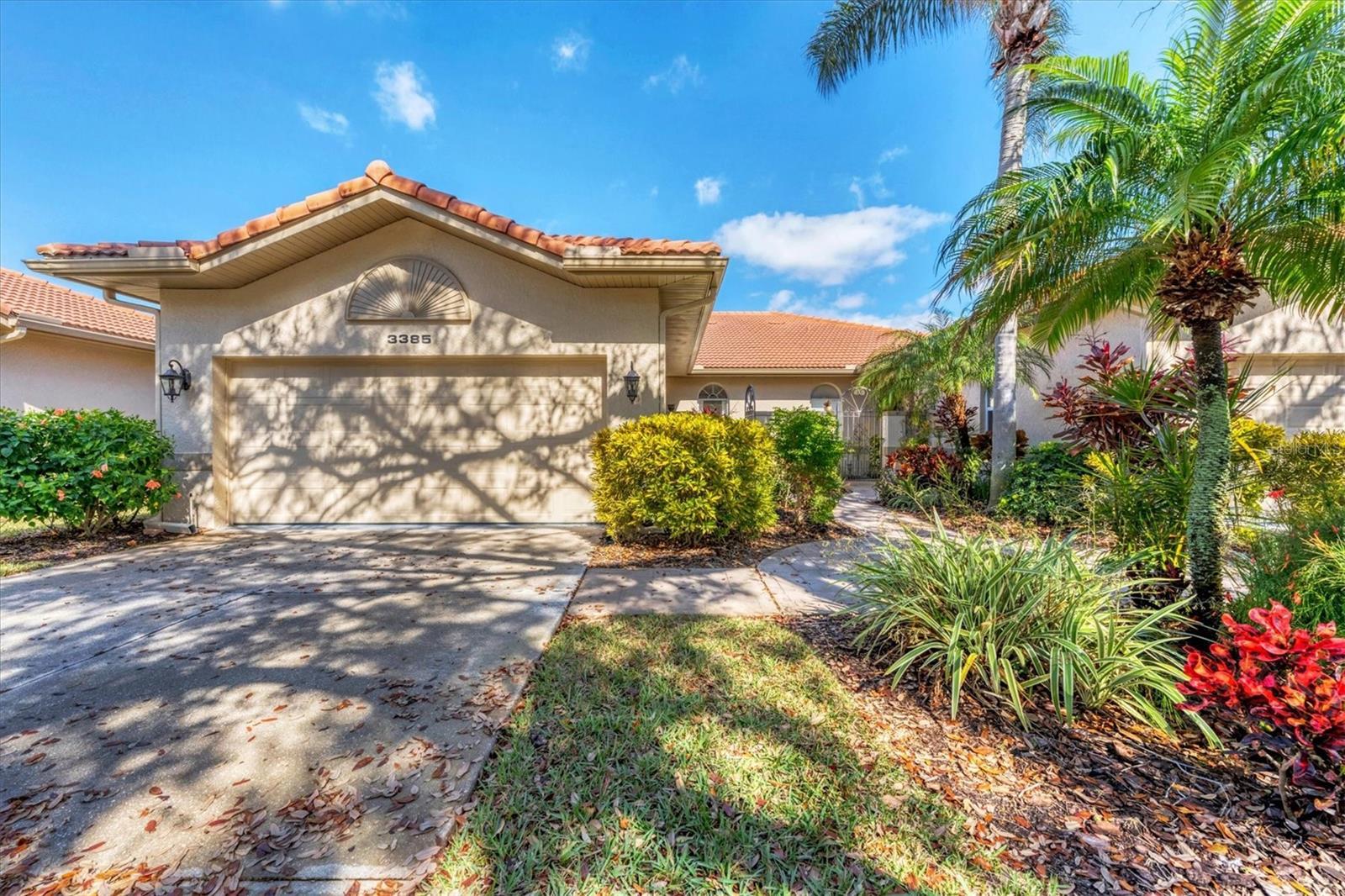 Photo one of 3385 Chelmsford Ct # 30 Sarasota FL 34235 | MLS A4605763