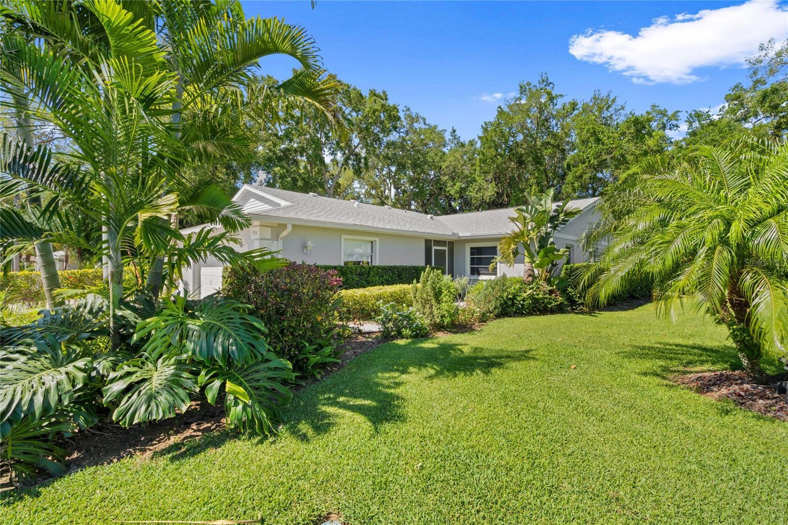 Photo one of 5916 Bonaventure Pl Sarasota FL 34243 | MLS A4605960