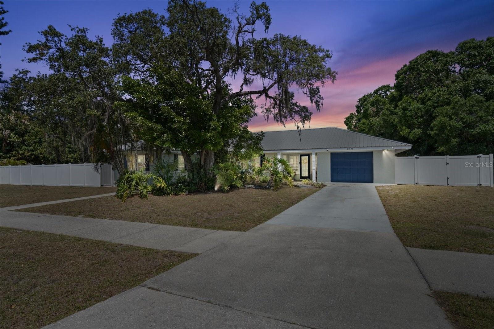 Photo one of 219 Whitfield Ave Sarasota FL 34243 | MLS A4607349