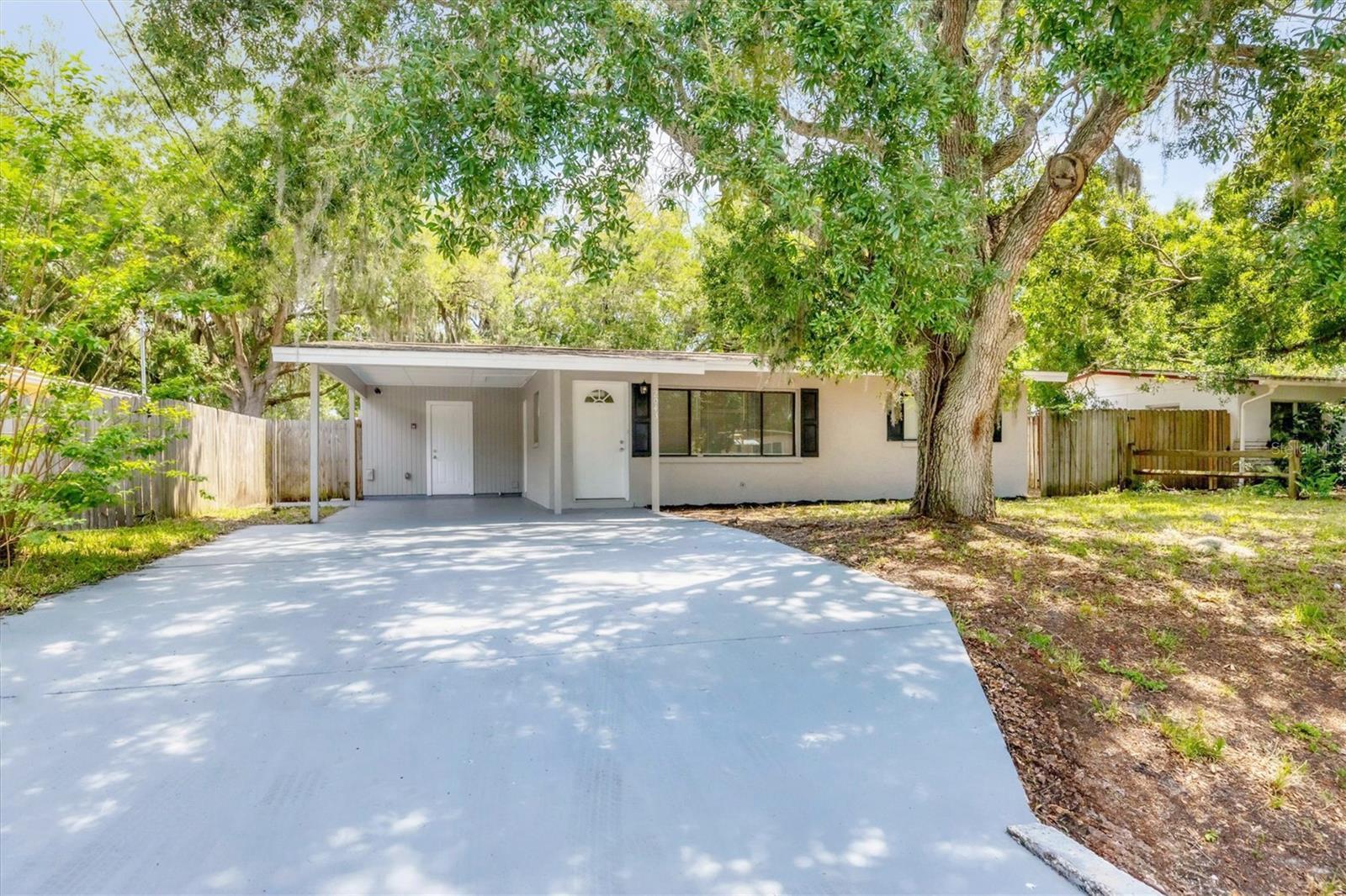 Photo one of 2043 Vinson Ave Sarasota FL 34232 | MLS A4607763