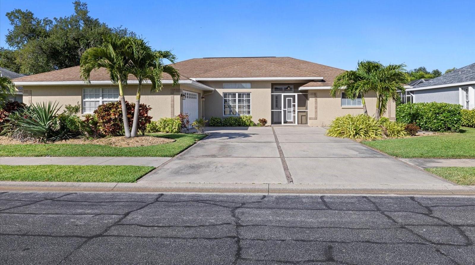 Photo one of 535 Silk Oak Dr Venice FL 34293 | MLS A4607793