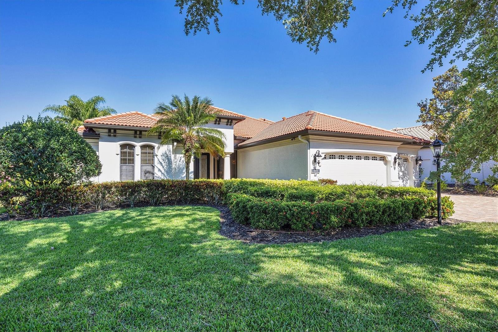 Photo one of 6827 Dominion Ln Lakewood Ranch FL 34202 | MLS A4608577