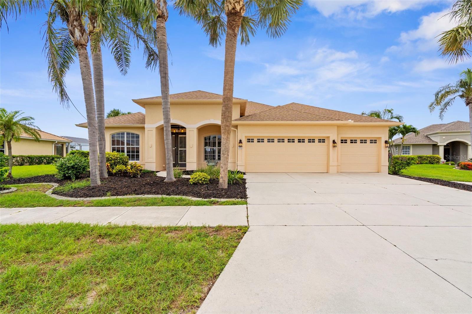 Photo one of 310 Lake Tahoe Ct Englewood FL 34223 | MLS A4611761