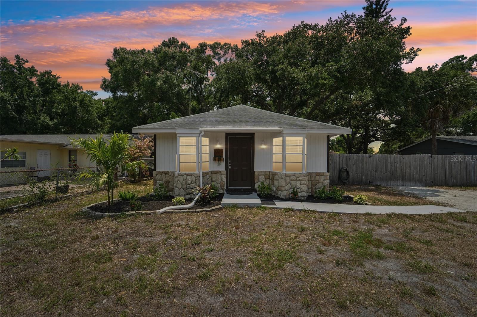 Photo one of 1025 11Th W Ave Palmetto FL 34221 | MLS A4612012