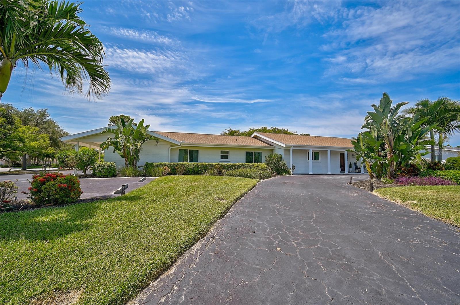 Photo one of 400 Nokomis S Ave Venice FL 34285 | MLS A4613043