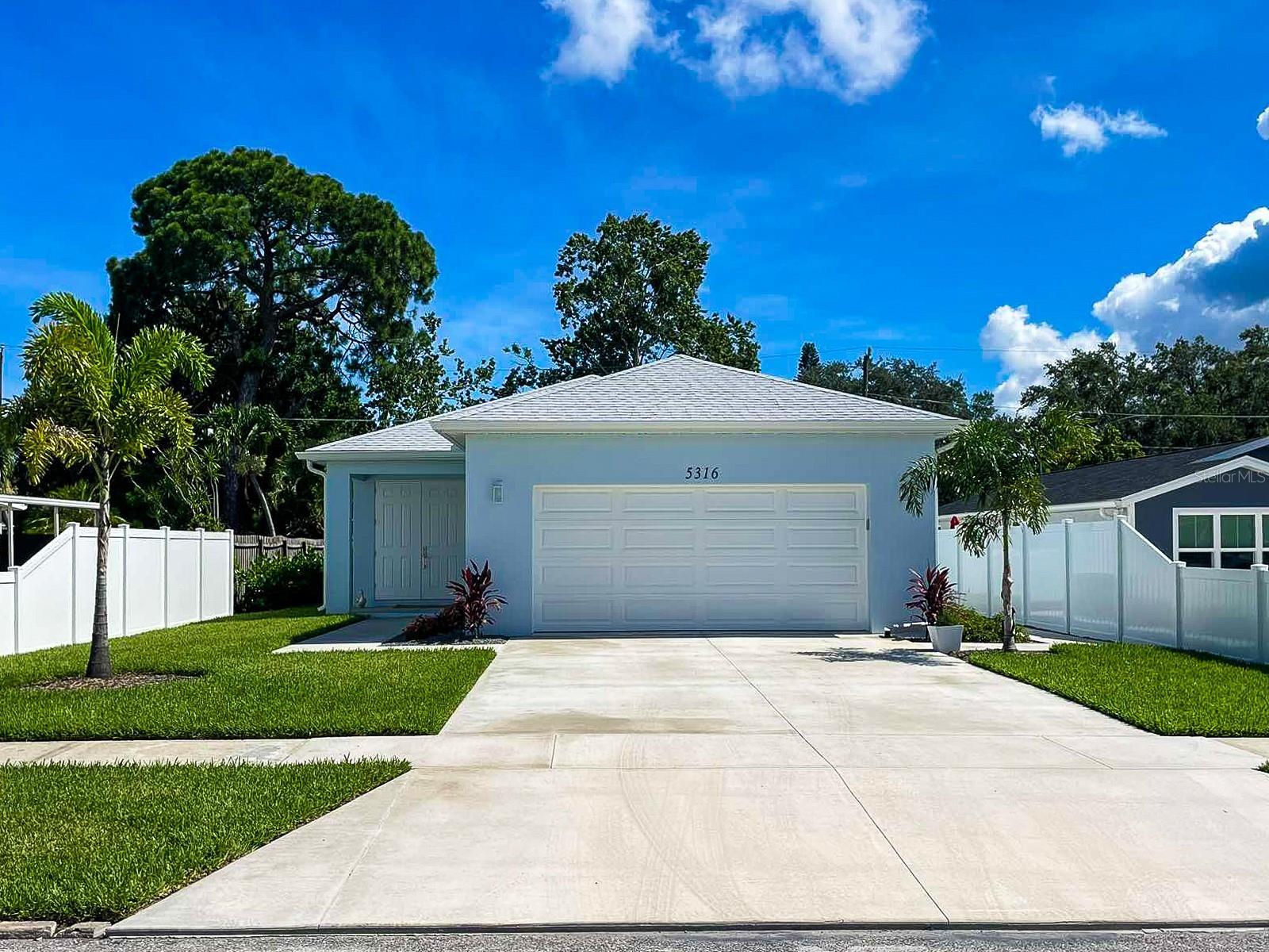 Photo one of 5316 3Rd W Ave Bradenton FL 34209 | MLS A4616254