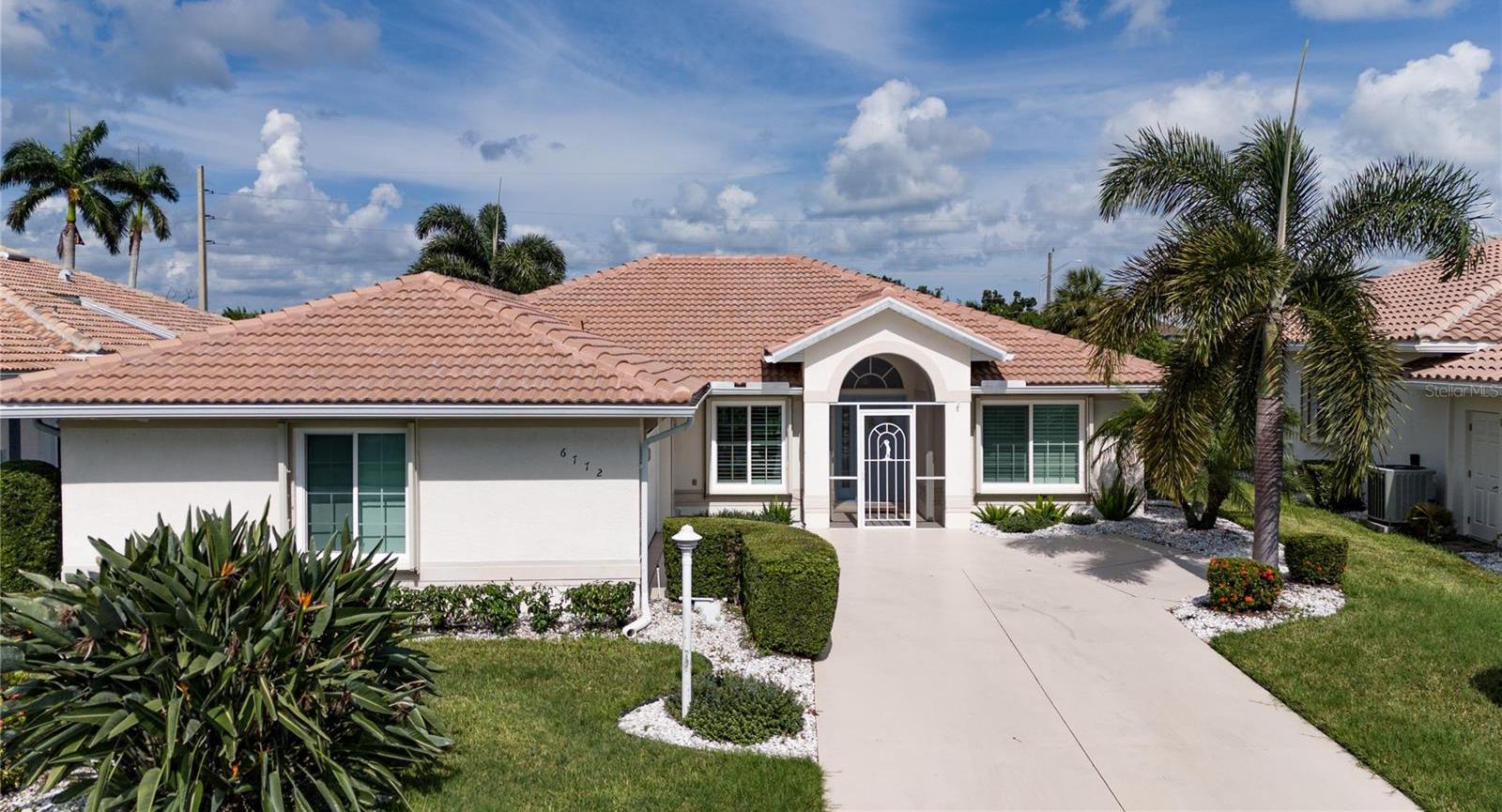 Photo one of 6772 Greenview Ln Englewood FL 34224 | MLS A4619956