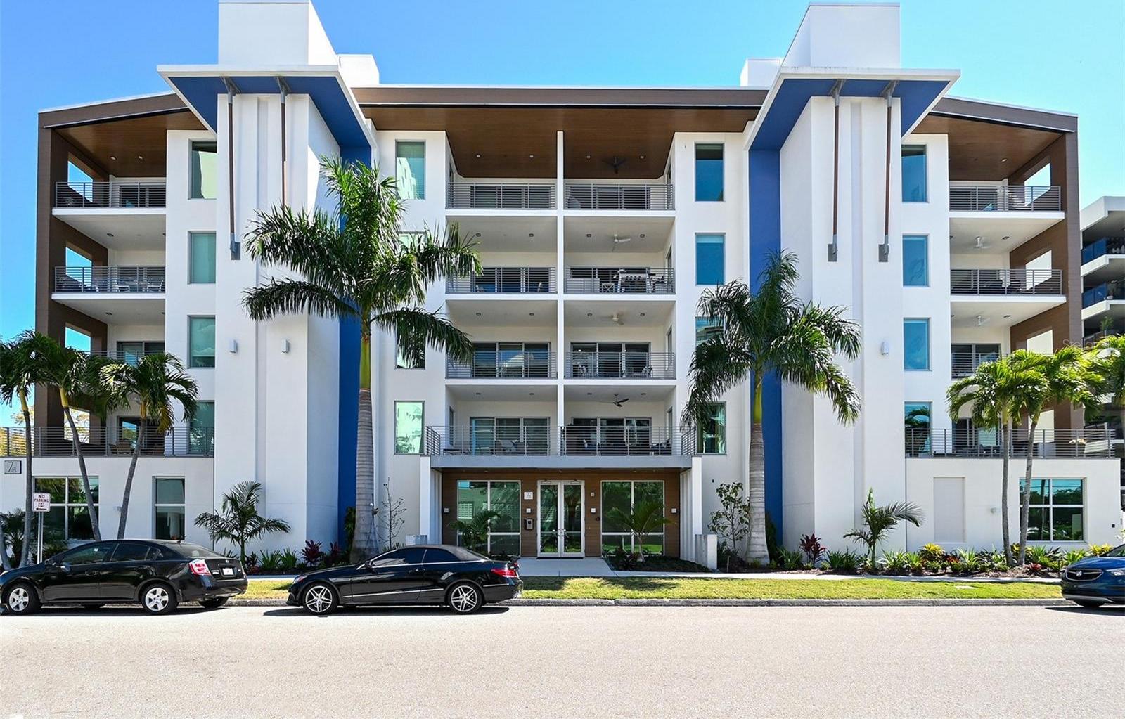 Photo one of 711 S Palm Ave # 203 Sarasota FL 34236 | MLS A4630091
