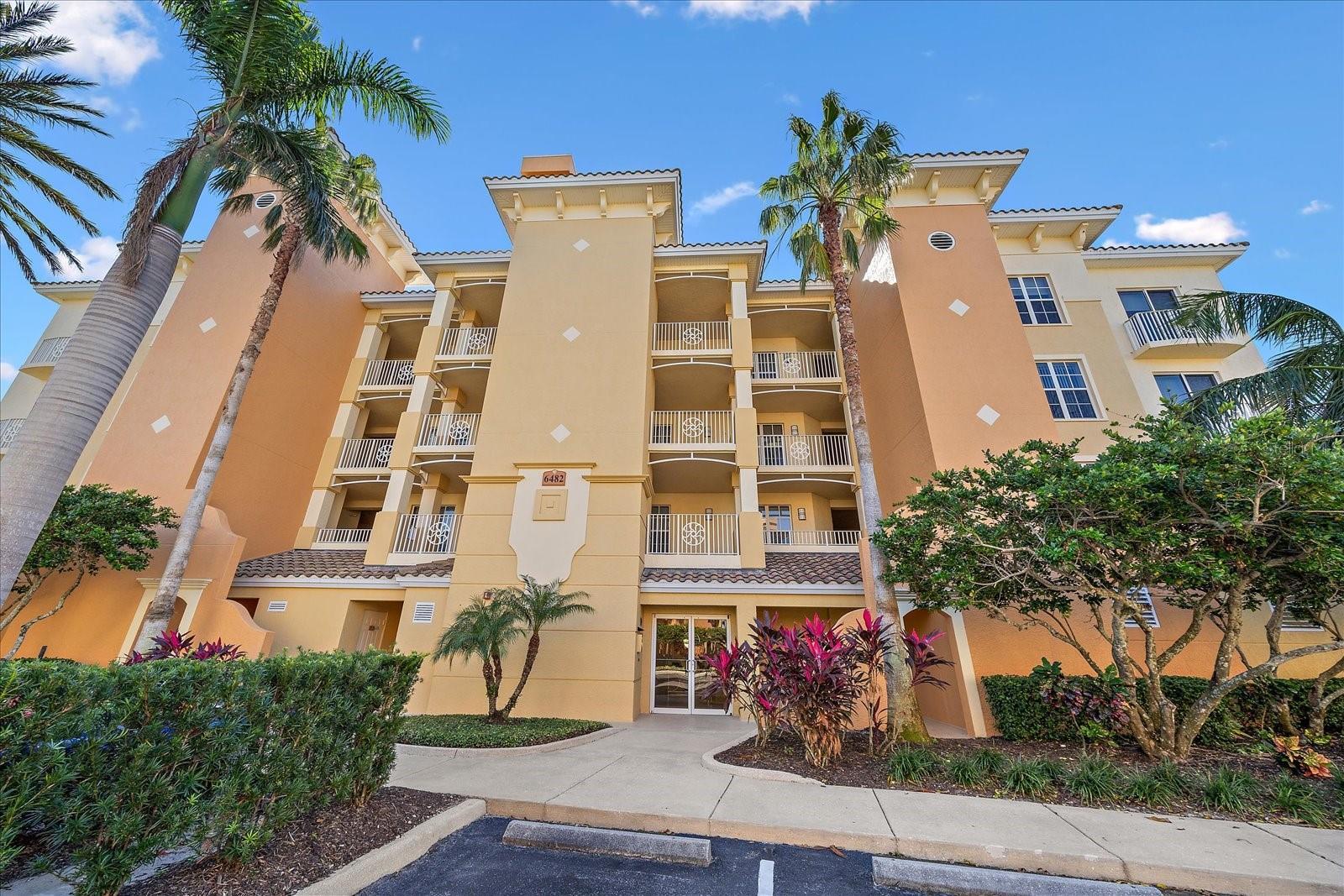 Photo one of 6482 Watercrest Way # 204 Lakewood Ranch FL 34202 | MLS A4631327