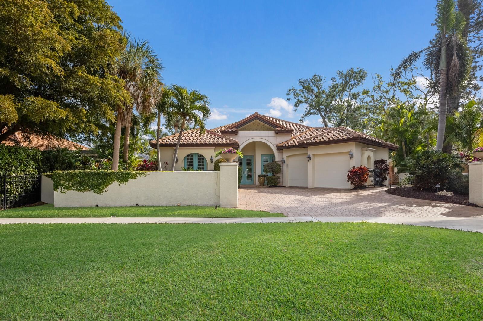 Photo one of 4946 Brywill Cir Sarasota FL 34234 | MLS A4634032