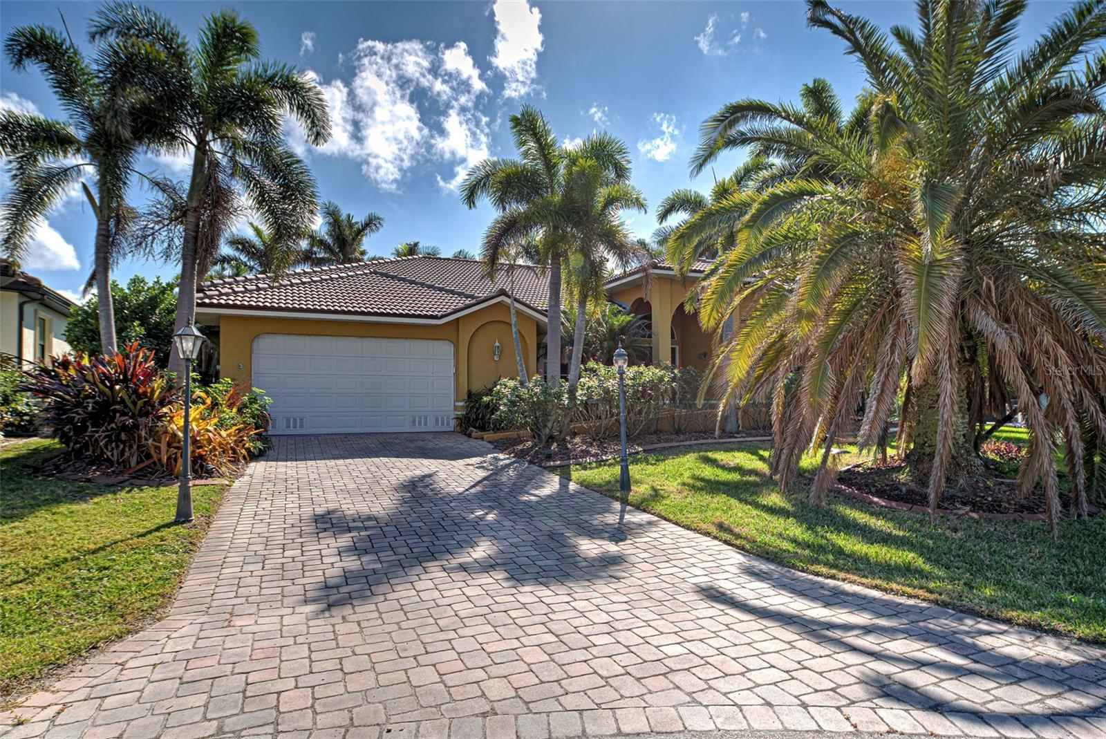 Photo one of 5007 Palermo Dr Punta Gorda FL 33950 | MLS A4641412