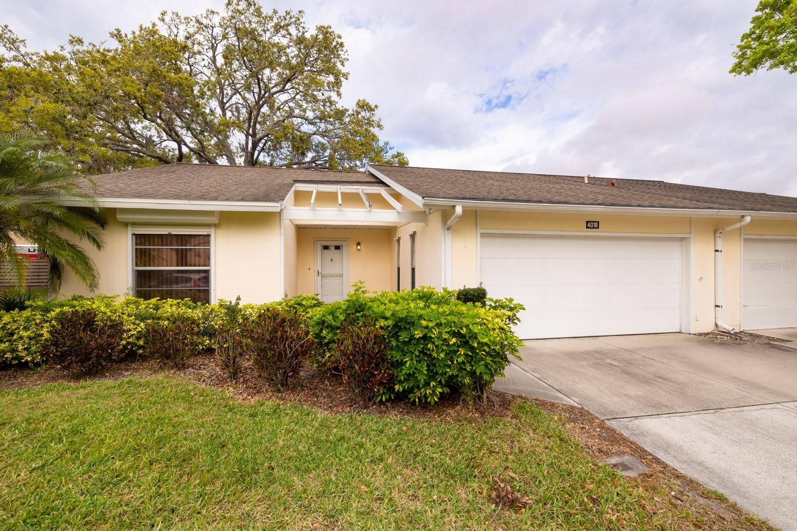 Photo one of 4018 Oakhurst Dr # 3181 Sarasota FL 34233 | MLS A4642487