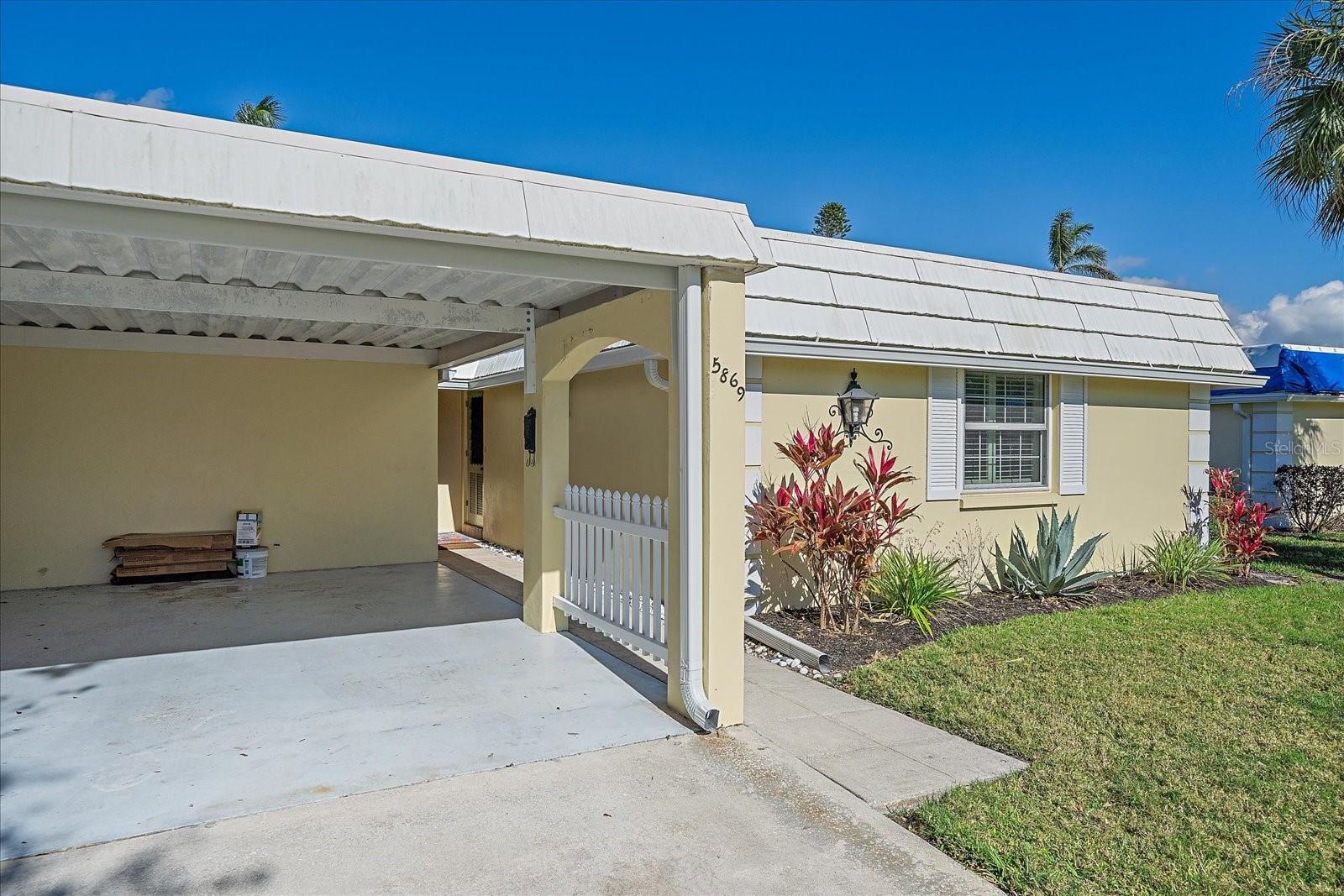 Photo one of 5869 Tidewood Ave # 7 Sarasota FL 34231 | MLS A4642442