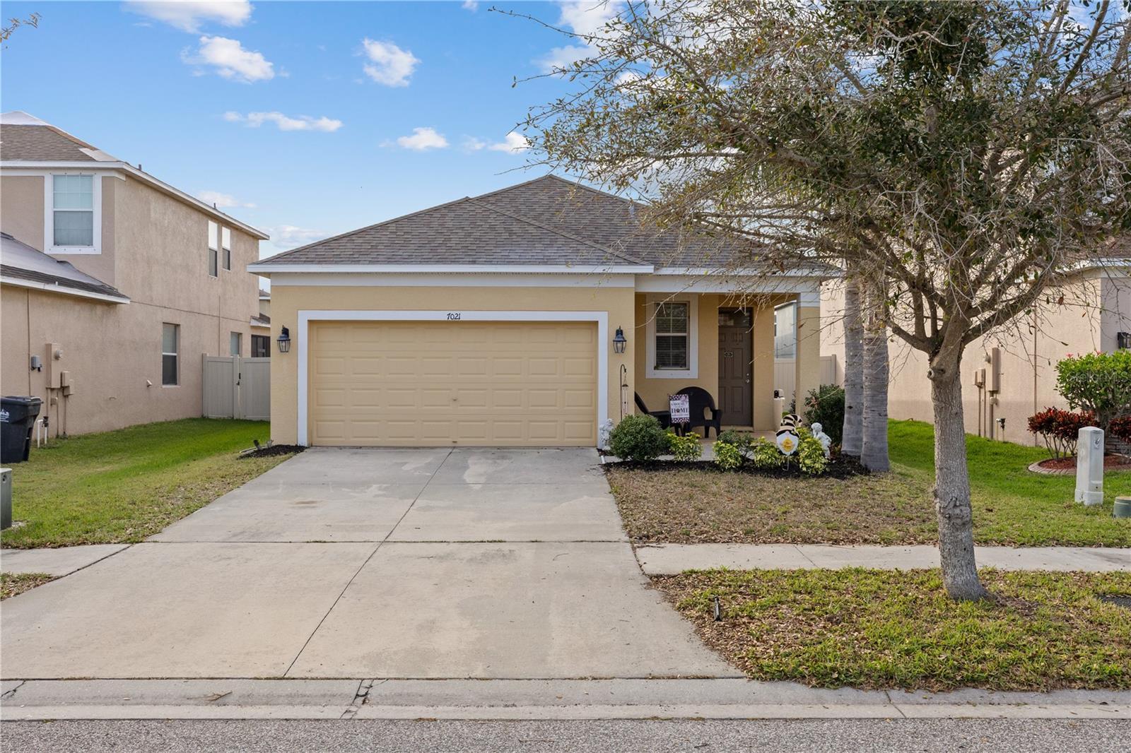 Photo one of 7021 Feather Wood Dr Sun City Center FL 33573 | MLS A4643026