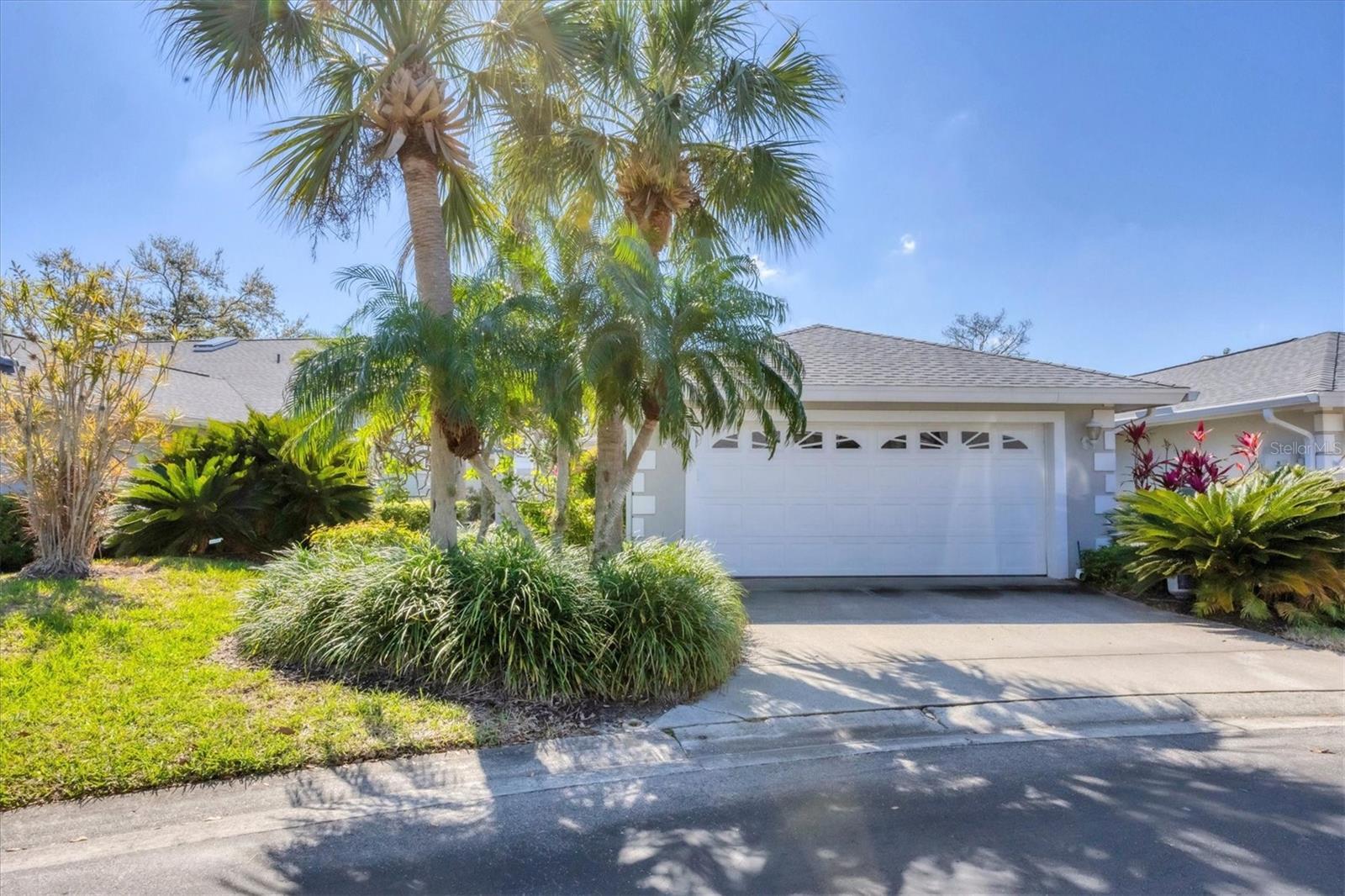 Photo one of 5608 Country Club Way # 5608 Sarasota FL 34243 | MLS A4643299